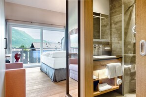 Executive Room | 1 bedroom, minibar, in-room safe, desk