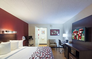 In-room safe, desk, blackout drapes, iron/ironing board - Red Roof Inn Madison, WI (Madison)