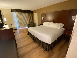 Desk, laptop workspace, iron/ironing board, free cots/infant beds - Wyndham Garden Warsaw (Warsaw)