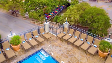 Outdoor pool, pool loungers