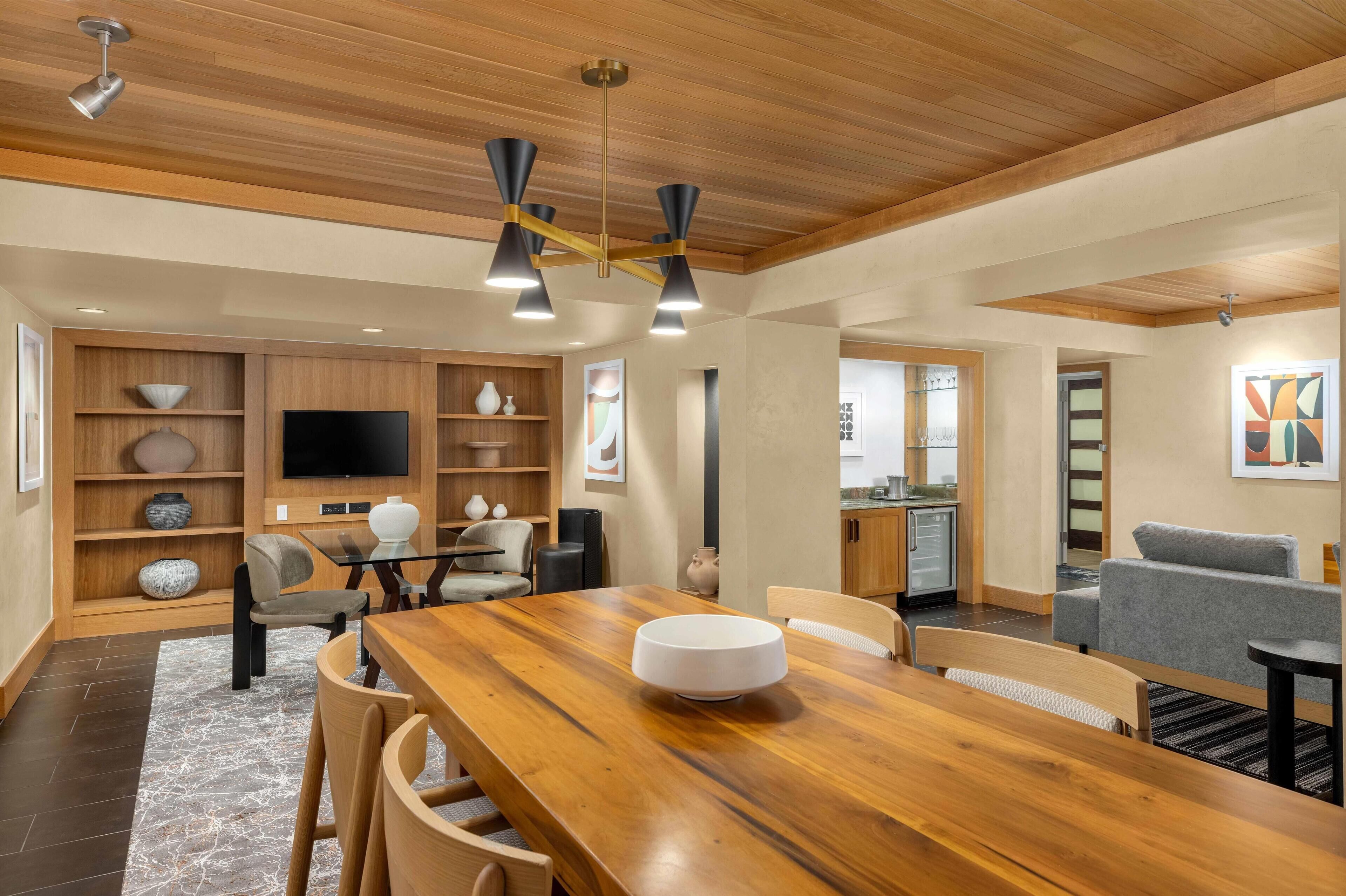 Suite presidencial, 1 llit de matrimoni gran | Sala d'estar | Televisor LCD, consola de videojocs i pel·lícules de pagament 