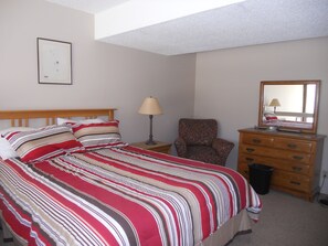 Standard Loft, 1 Bedroom | 1 bedroom, iron/ironing board, free WiFi, bed sheets - Homestake Condominiums (Vail)
