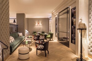 Serves lunch and dinner - JW Marriott Grosvenor House London (London)