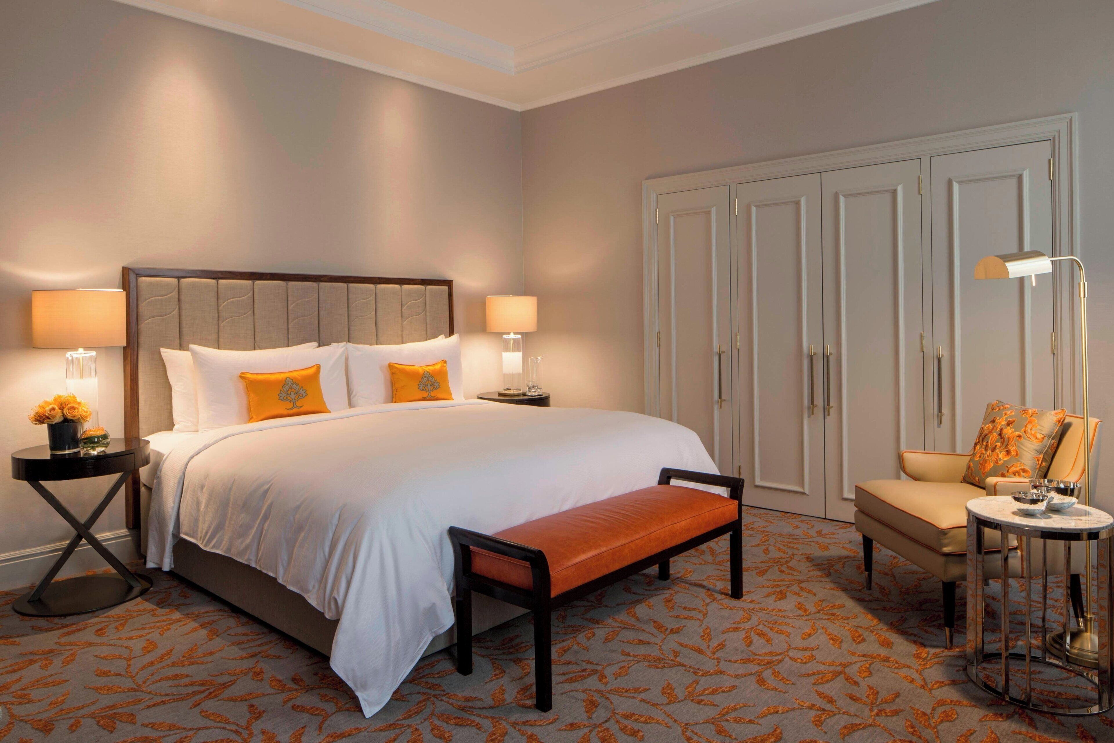 Executive Suite, 1 King Bed, Park View | Pillowtop beds, minibar, in-room safe, desk