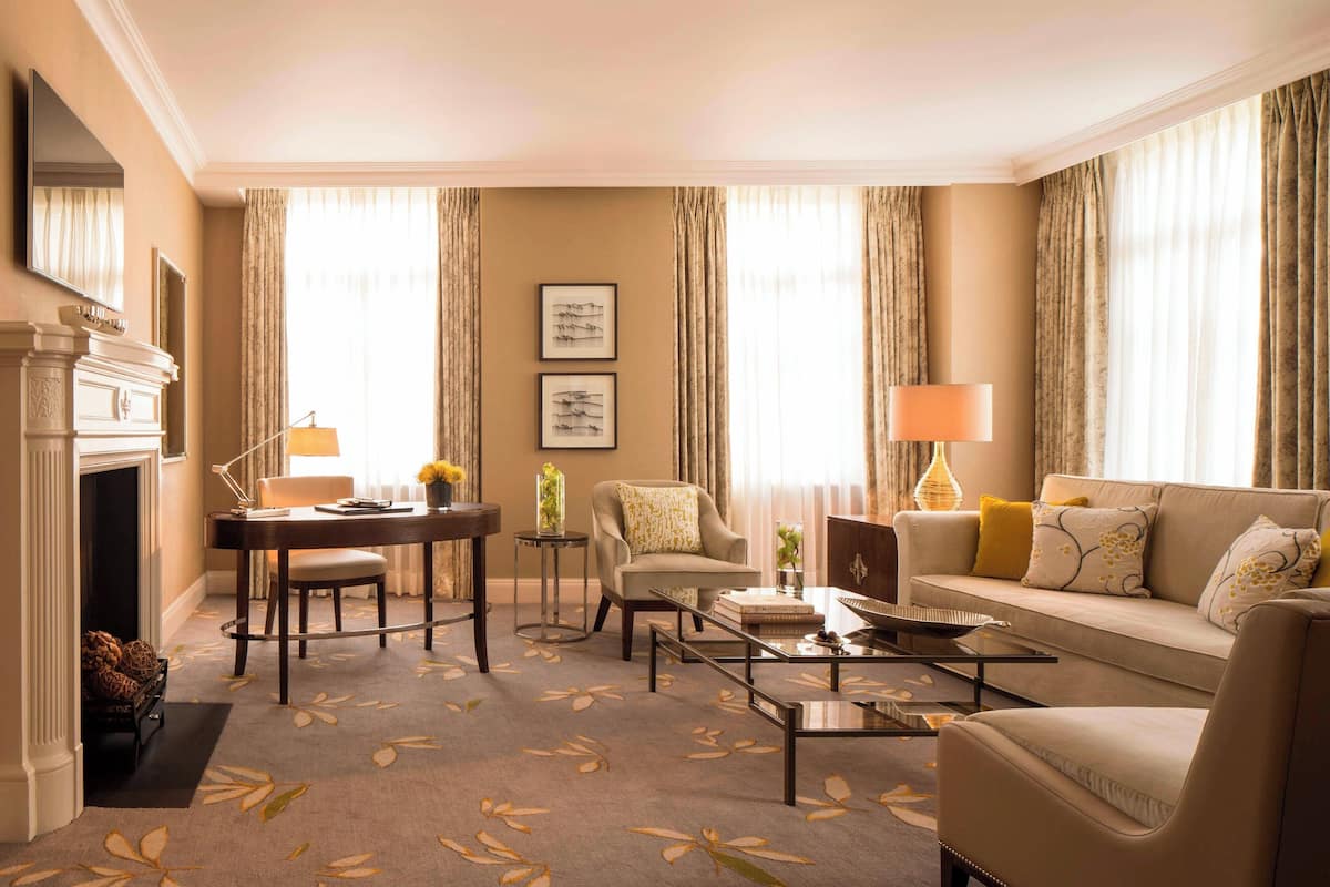 Premium Suite, 1 King Bed, Non Smoking, Park View | Living room | 32-inch flat-screen TV with satellite channels, TV, pay movies