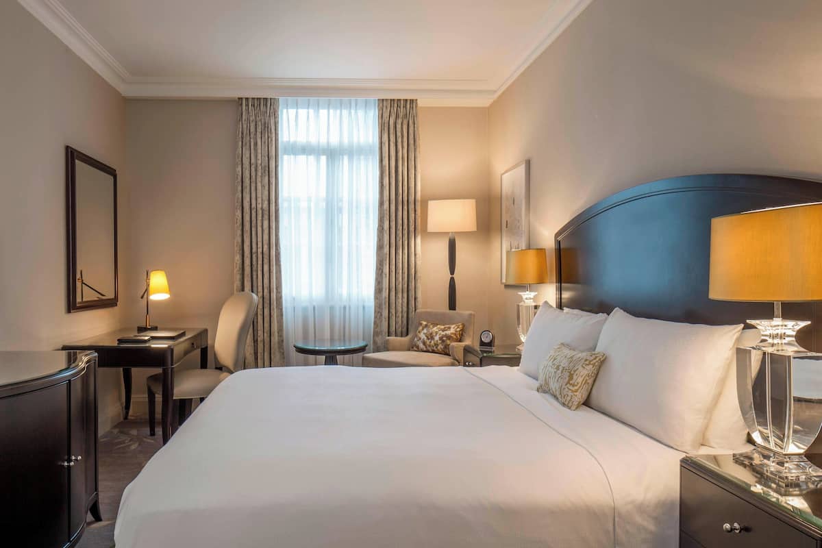 Superior Room, 1 King Bed, Non Smoking | 1 bedroom, pillowtop beds, minibar, in-room safe