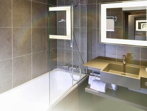 Superior Room, 1 Queen Bed (Premium) | Minibar, in-room safe, desk, iron/ironing board - Novotel Stevenage (Stevenage)