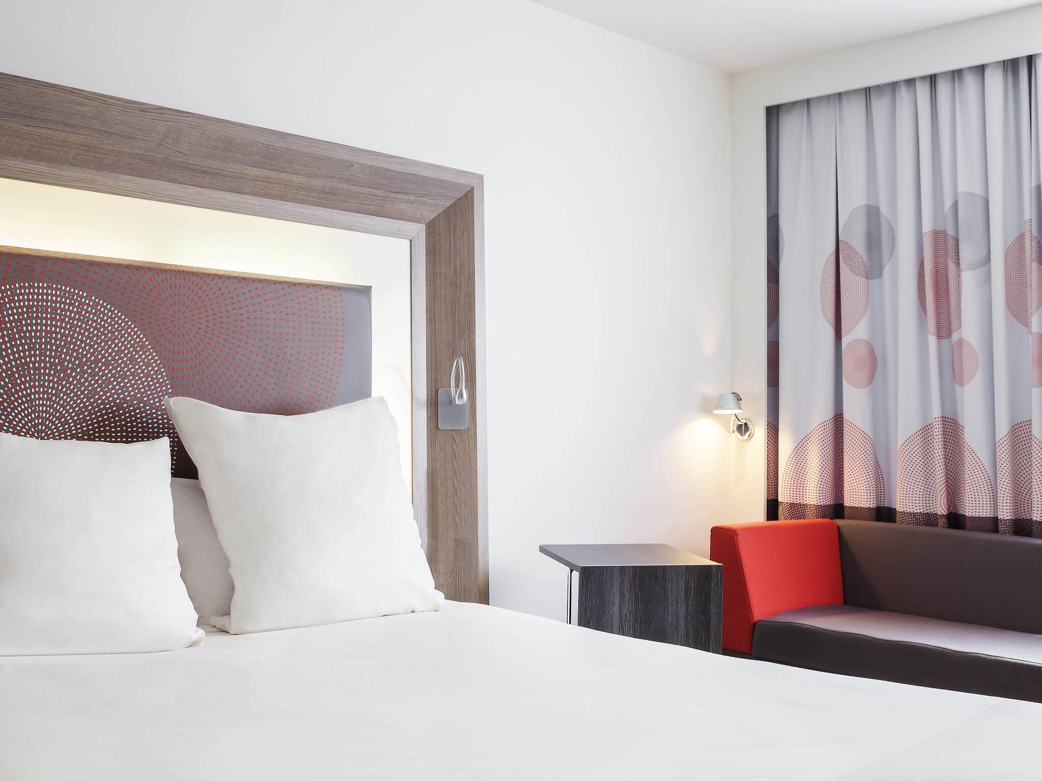 Habitación superior, 1 cama de matrimonio con sofá cama (Premium) | Minibar, caja fuerte, escritorio y tabla de planchar con plancha