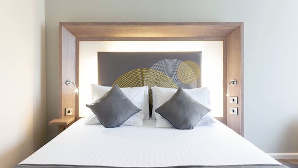 Superior Room, 1 Queen Bed with Sofa bed (Premium) - Novotel Stevenage (Stevenage)