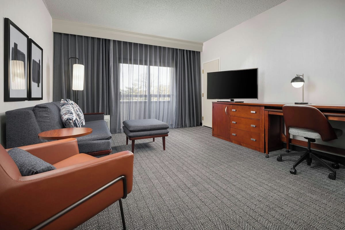 Suite, Multiple Beds | Living area | 42-inch flat-screen TV with cable channels, TV, Netflix