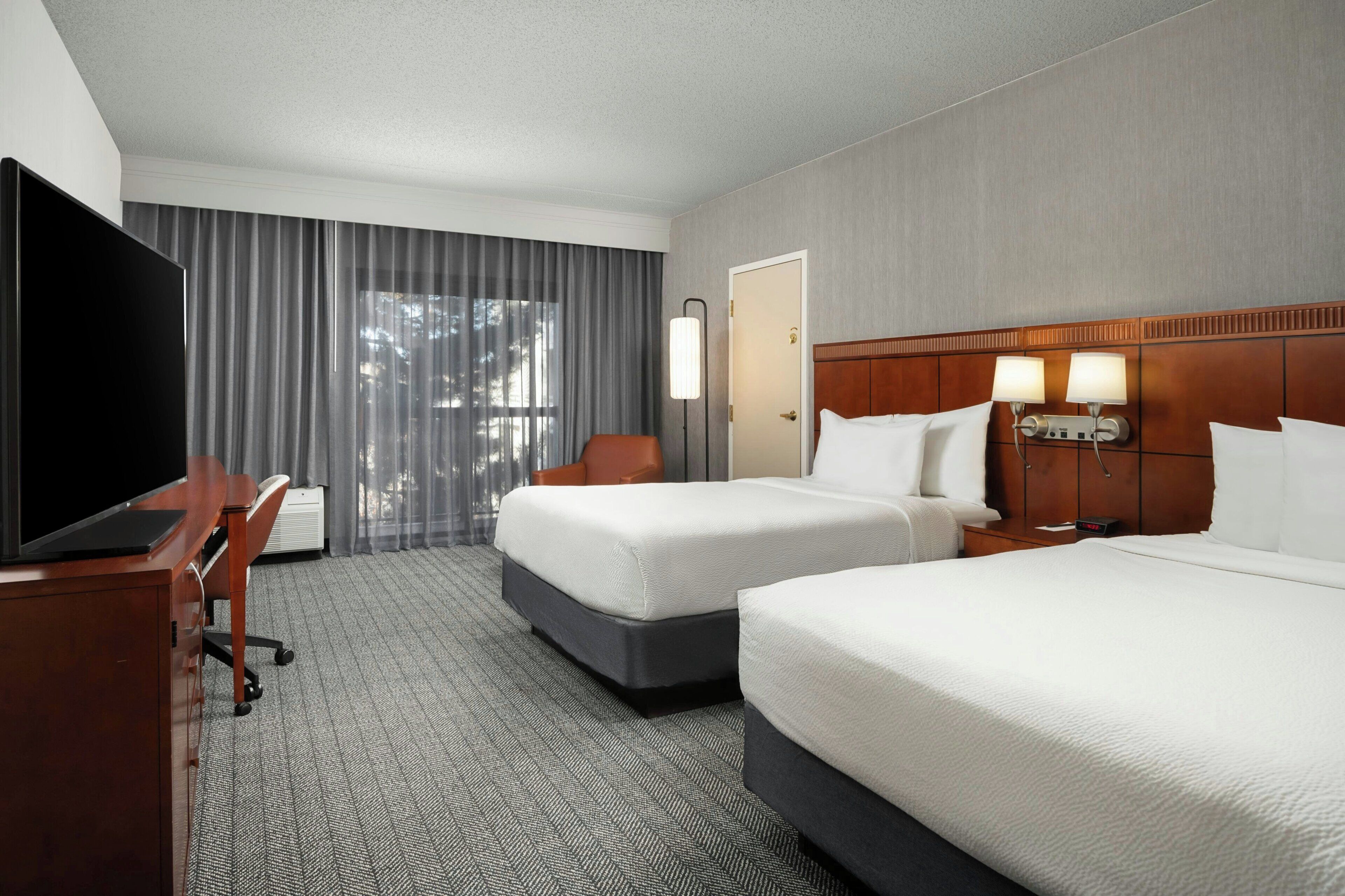 Room, 2 Katil Kelamin (Double) | Meja, ruang kerja komputer riba, langsir/tirai gelap terus 