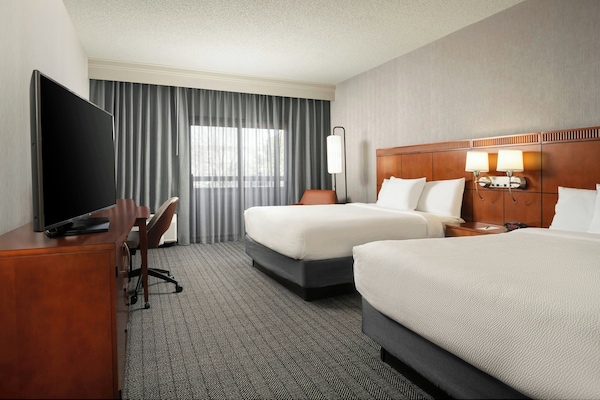 客房, 2 张大床 | 办公桌、笔记本电脑工作区、遮光窗帘、熨斗/熨衣板