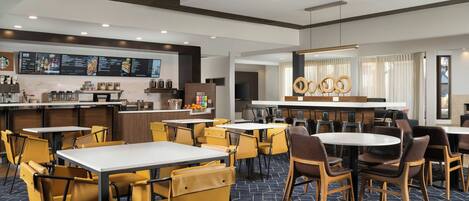 Serveert ontbijt en diner, Amerikaanse gerechten