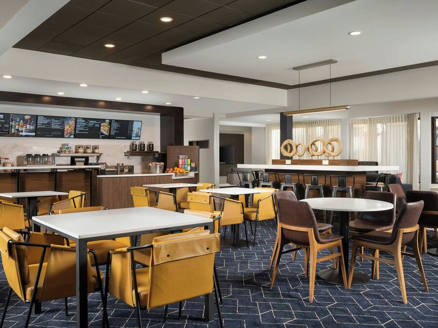 Aperto a colazione e cena, cucina americana