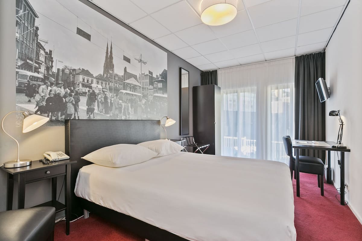 Standard-Doppelzimmer | Allergikerbettwaren, Zimmersafe, Schreibtisch, Bügeleisen/Bügelbrett
