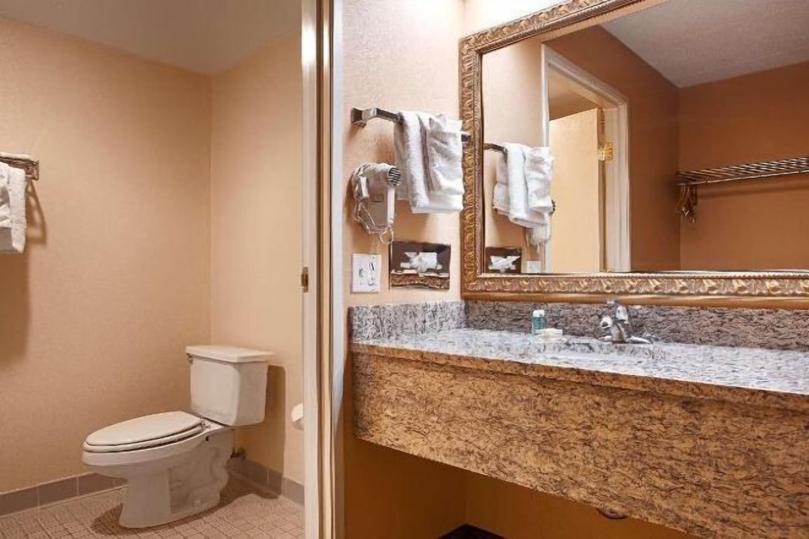 Baño | Amenidades de baño gratuitas, secadora de cabello, toallas 