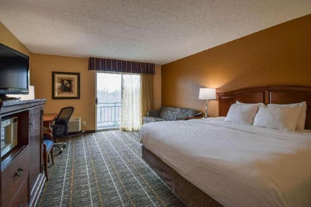 In-room safe, desk, iron/ironing board, free cots/infant beds