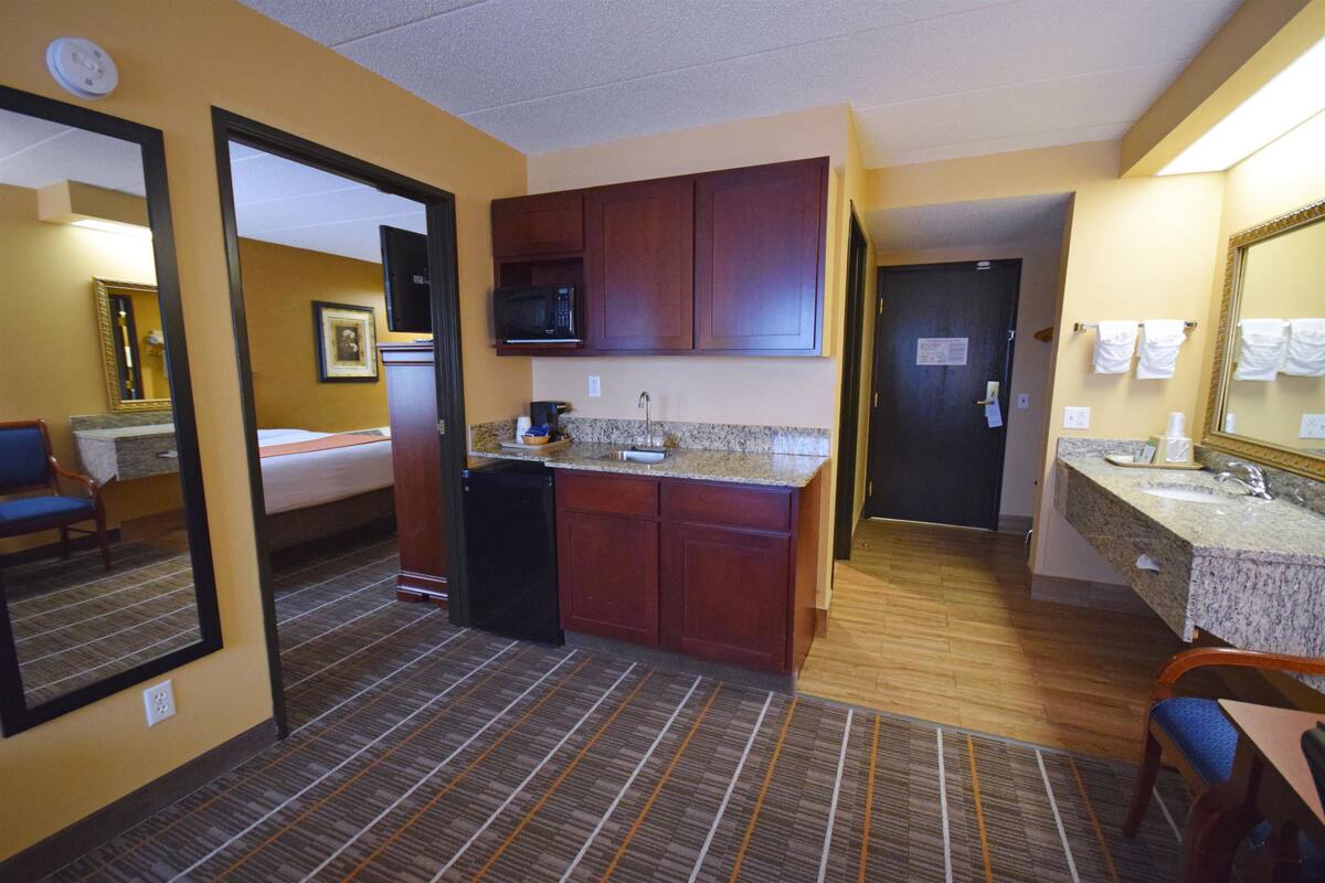 Suite, 1 King Bed, Non Smoking, Jetted Tub (Living Room;with Sofabed) | Private spa tub