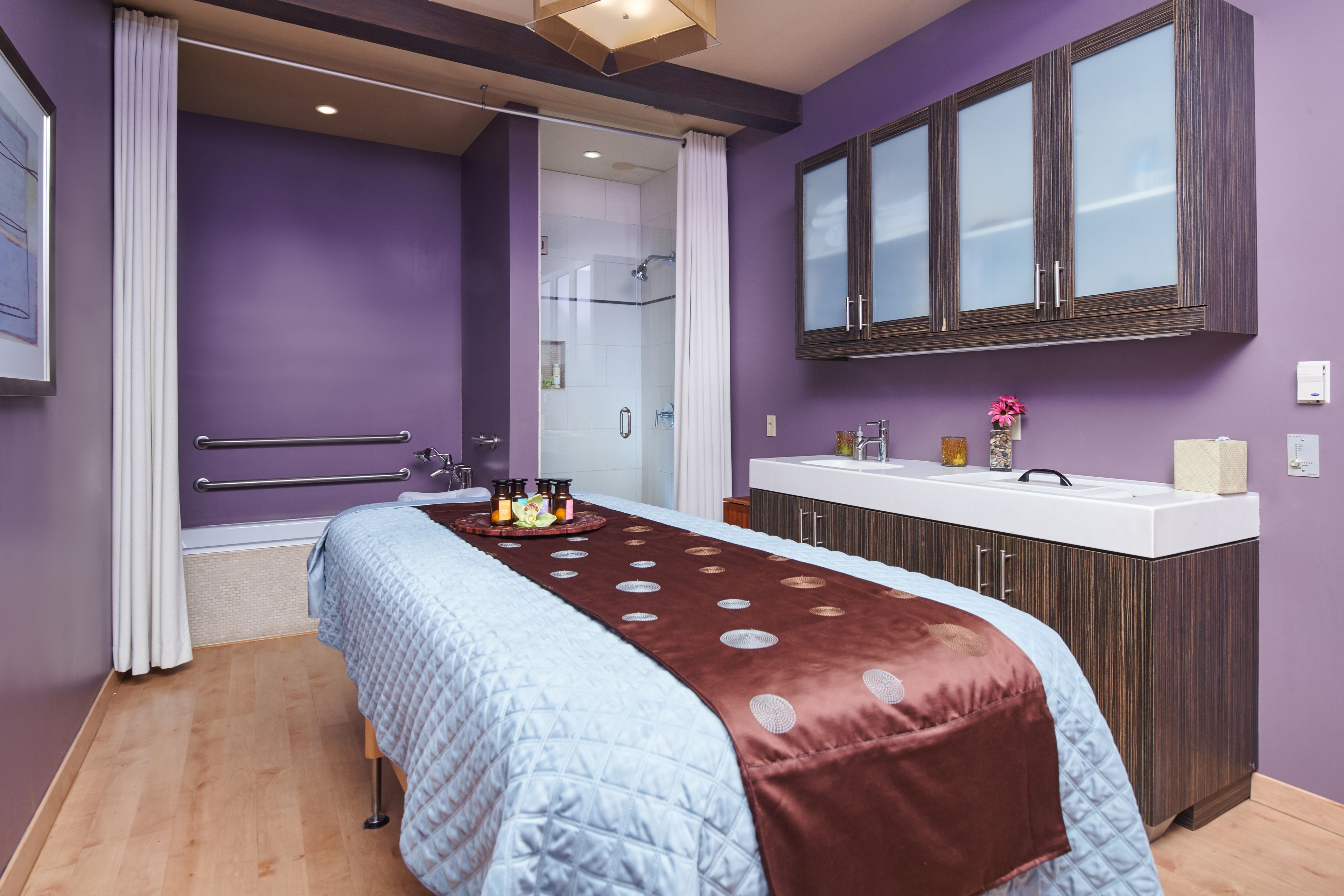 Massaggi con le pietre calde, massaggi prenatali, massaggi sportivi