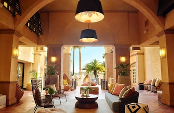 Hotel entrance and lobby at San Diego Mission Bay Resort