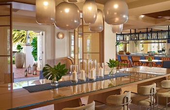 2 restaurants, breakfast, lunch, dinner served; American cuisine at San Diego Mission Bay Resort