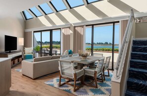 Suite majestueuse | Literie de qualité, couette en duvet, lit avec matelas à plateau-coussin