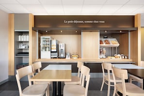 Desayuno buffet todos los días (con cargo)