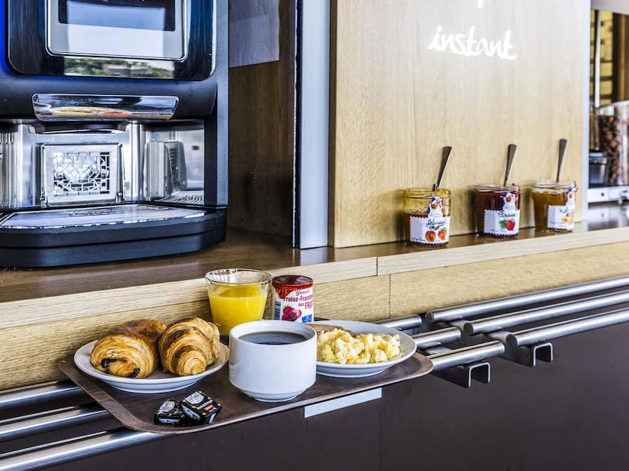 Daily buffet breakfast for a fee