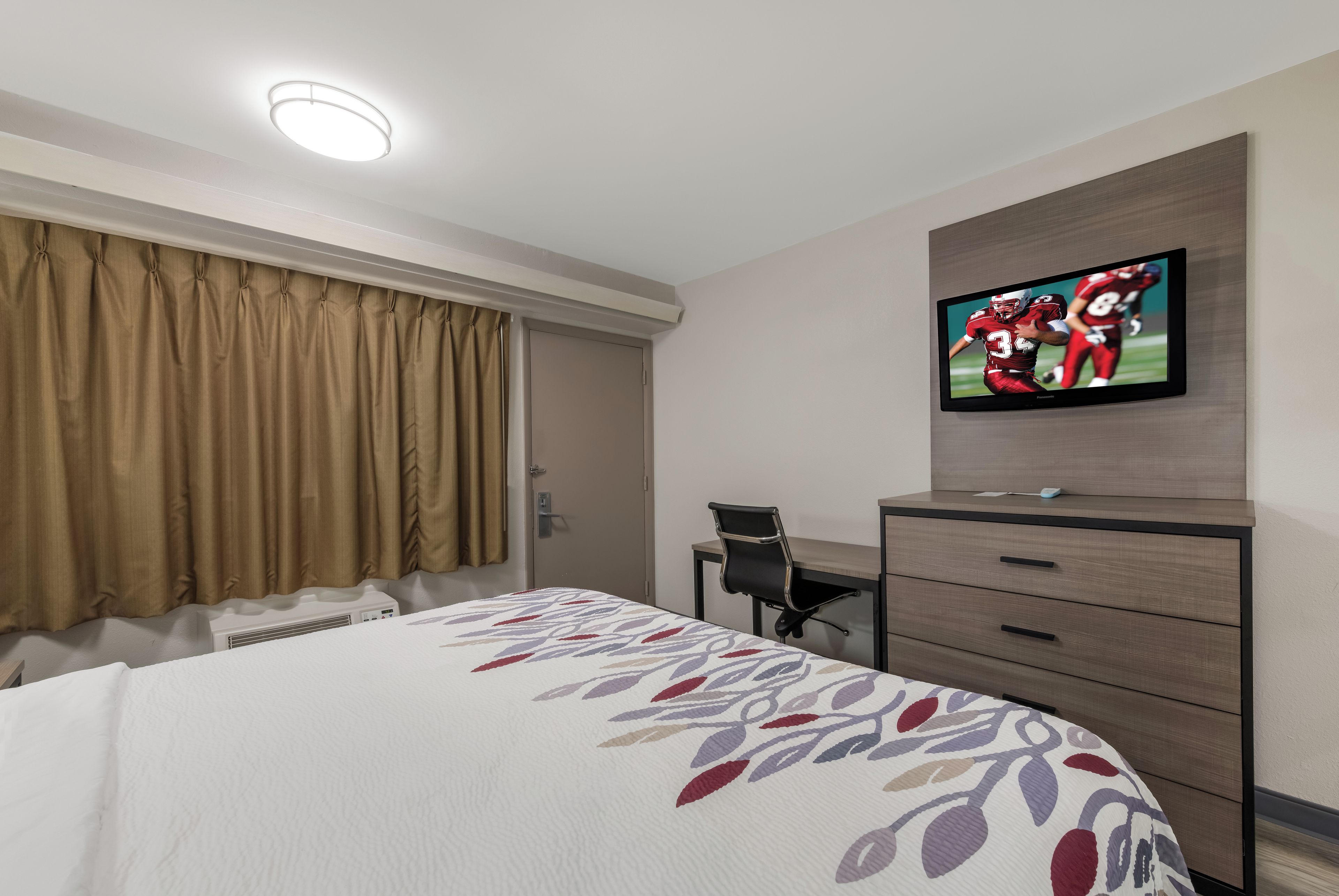 Standard Room, 1 King Bed, Non Smoking | In-room safe, desk, blackout curtains, free WiFi