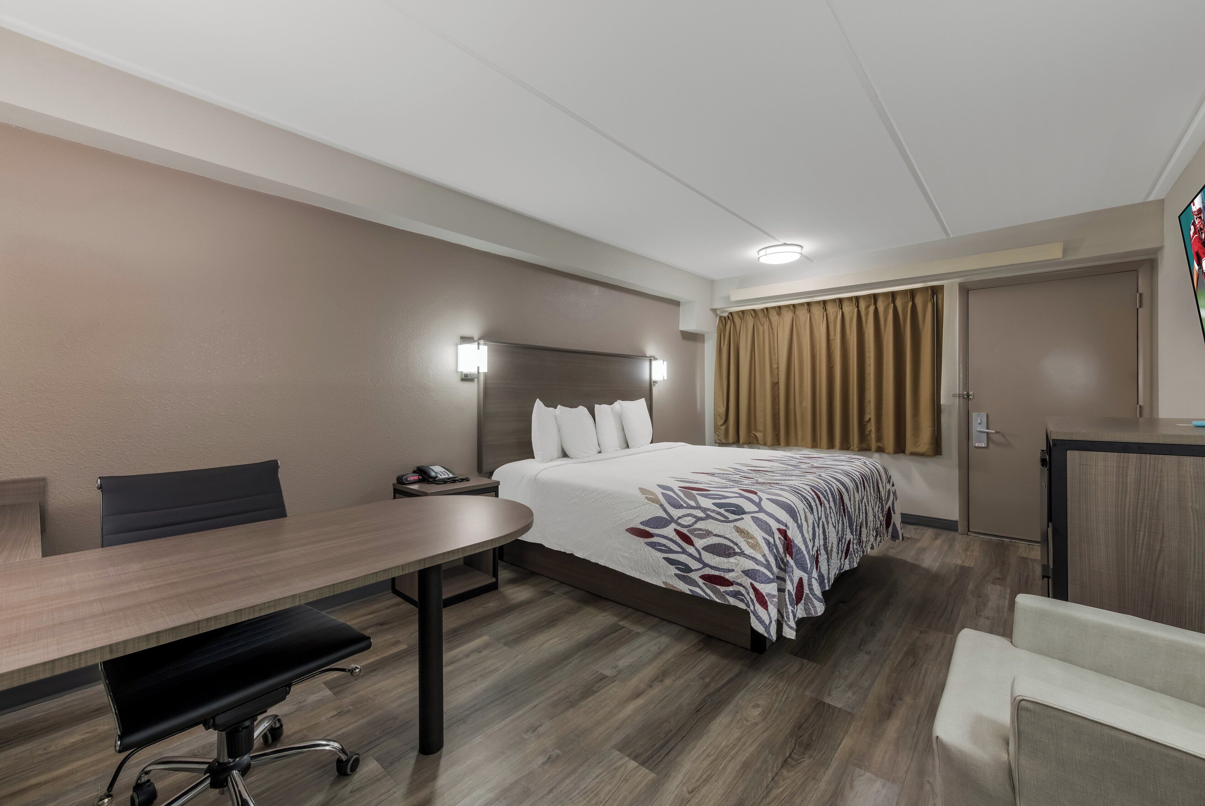 Superior Room, 1 King Bed, Non Smoking | In-room safe, desk, blackout drapes, free WiFi