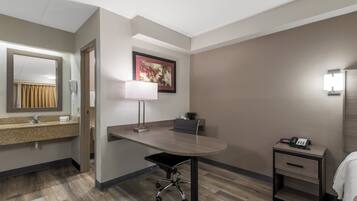 Superior Room, 1 King Bed, Non Smoking | In-room safe, desk, blackout drapes, free WiFi