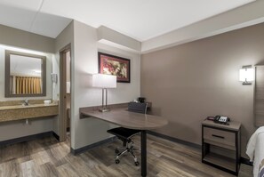 In-room safe, desk, blackout curtains, free WiFi - Red Roof Inn Hickory (Hickory)