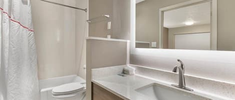 Ensemble douche/baignoire, serviettes fournies