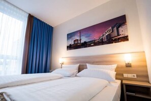Standard Double Room | Hypo-allergenic bedding, in-room safe, desk, blackout drapes - PLAZA INN Berlin Charlottenburg (Berlin)