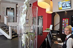 Lobby - PLAZA INN Berlin Charlottenburg (Berlin)