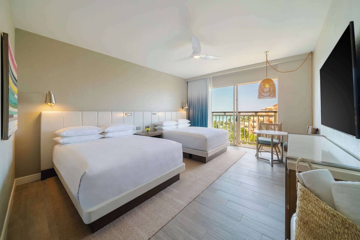 Kamer, 2 queensize bedden (Resort and Ocean View) | Luxe beddengoed, donzen dekbedden, pillowtop-bedden