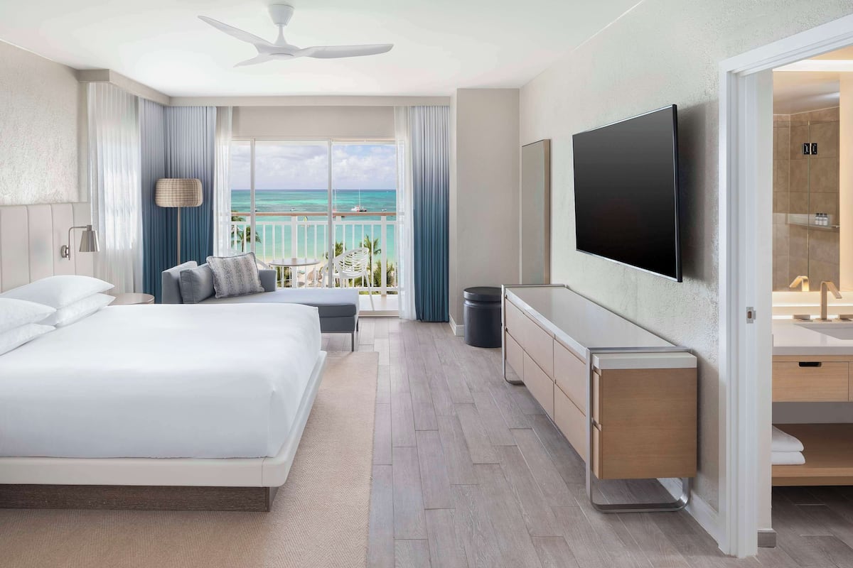 Kamer, 1 kingsize bed, balkon (Partial Ocean Front) | Luxe beddengoed, donzen dekbedden, pillowtop-bedden