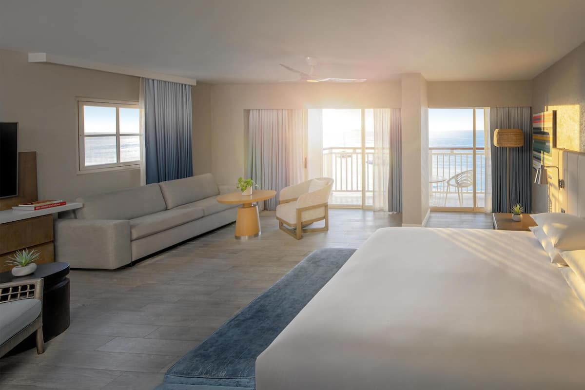 Studio, 1 King Bed, Balcony, Oceanfront (Sunset)