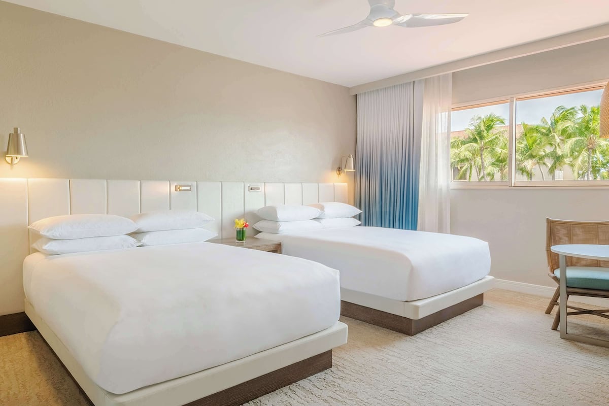 Kamer, 2 queensize bedden | Luxe beddengoed, donzen dekbedden, pillowtop-bedden