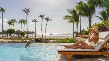 2 Außenpools, Cabañas (gegen Gebühr), Sonnenschirme