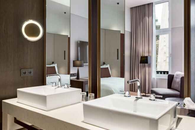 Minibar, két bảo mật tại phòng, bàn, phòng cách âm 