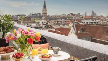 Suite, Terrace | Minibar, in-room safe, desk, soundproofing