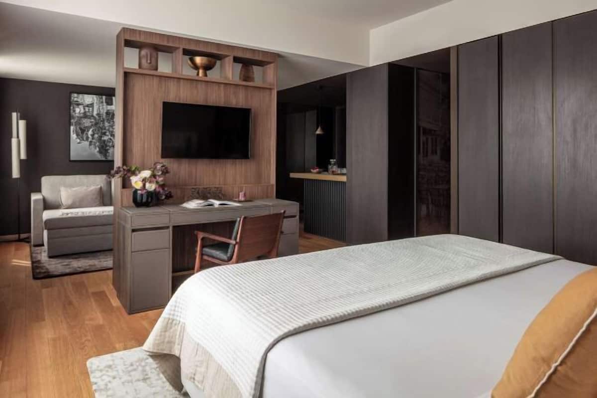 Minibar, két bảo mật tại phòng, bàn, phòng cách âm