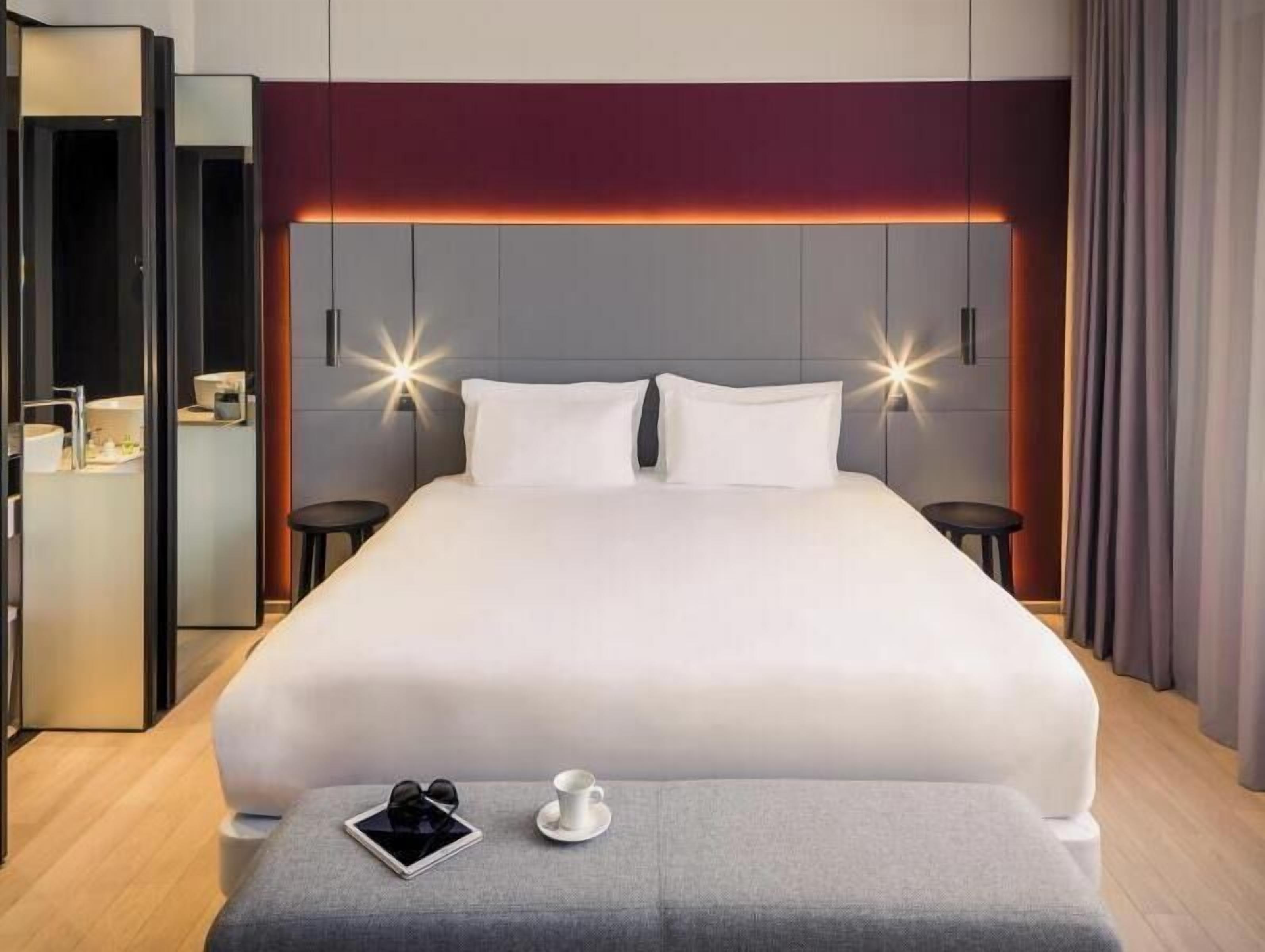 Minibar, coffres-forts dans les chambres, bureau, chambres insonorisées