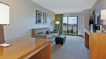 Suite, 1 Bedroom, Balcony | Living room