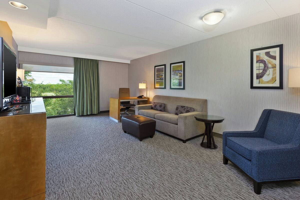 Suite, 1 Bedroom | Living room | 32-inch LCD TV with cable channels, TV, pay movies