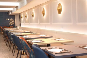 Daily buffet breakfast for a fee - Hotel Gran Versalles (Madrid)