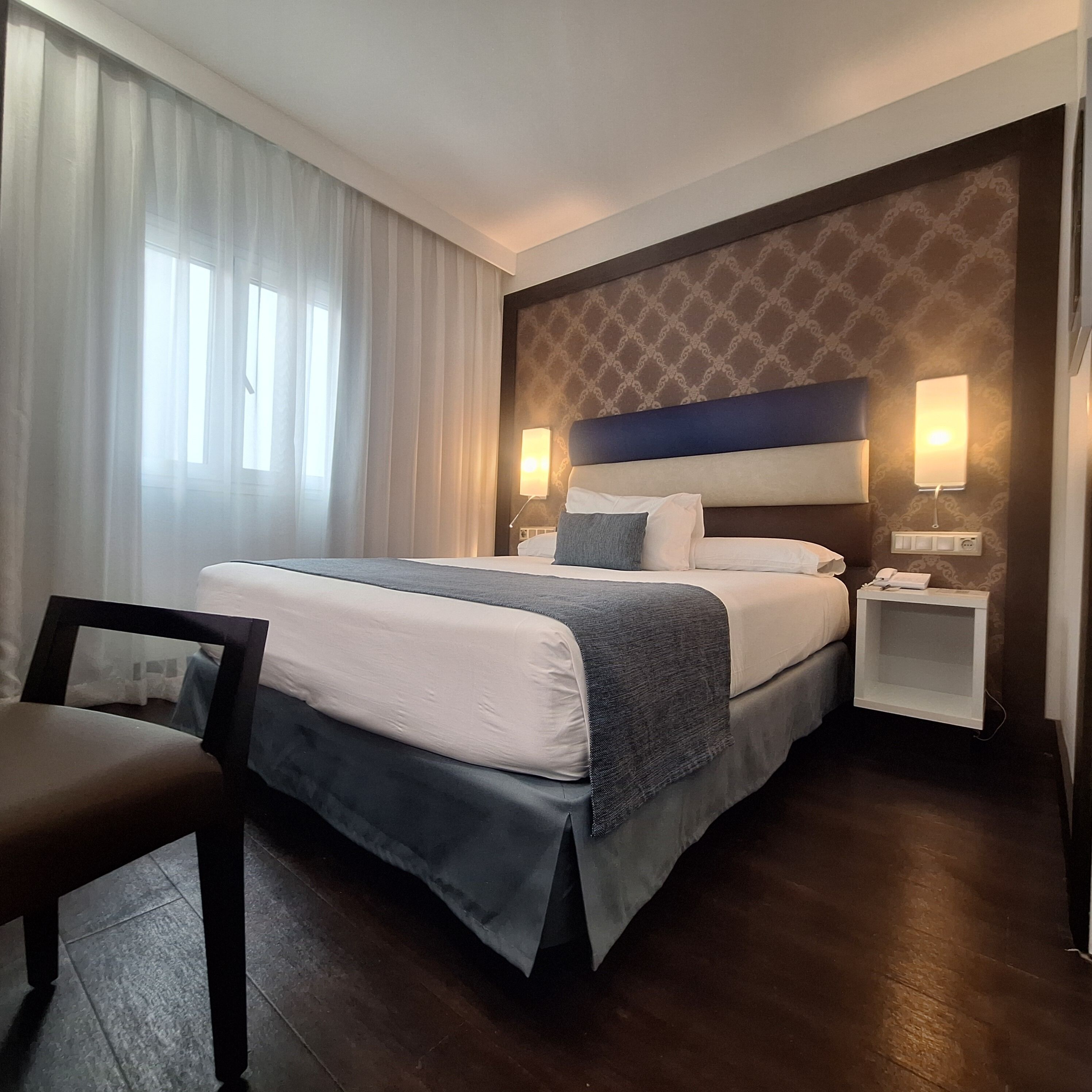 Hypo-allergenic bedding, minibar, in-room safe, desk