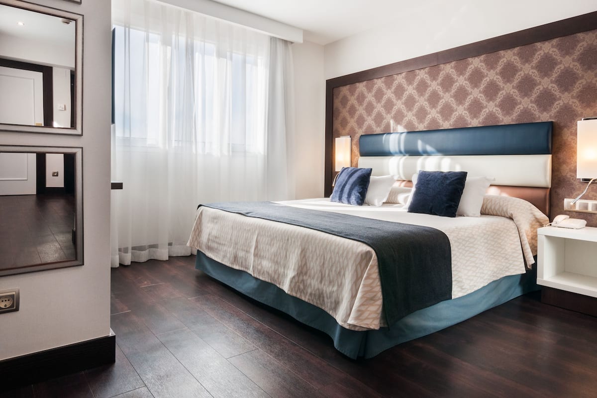Phòng đôi Superior | Bộ đồ giường kháng dị ứng, minibar, két bảo mật tại phòng, bàn 