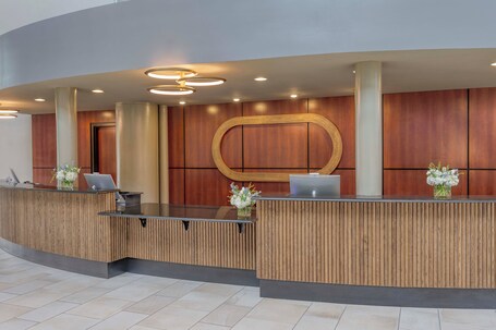 Crowne Plaza Indianapolis Airport - Image 10